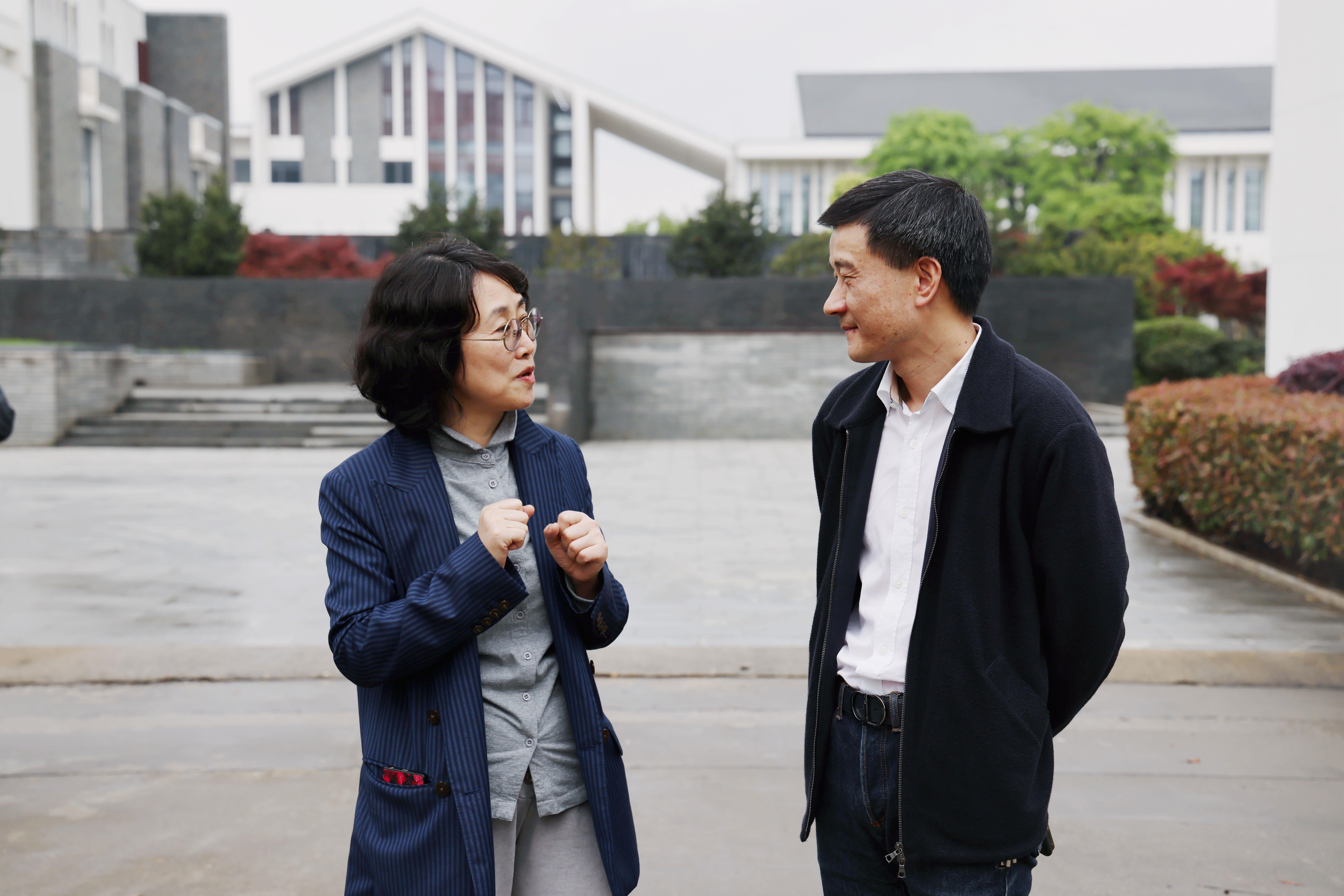 江西省委統(tǒng)戰(zhàn)部副部長(zhǎng)、省工商聯(lián)黨組書(shū)記高鷹群一行蒞臨發(fā)達(dá)集團(tuán)調(diào)研指導(dǎo)